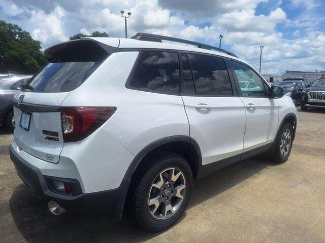 Used 2023 Platinum White Pearl Honda TrailSport image 4