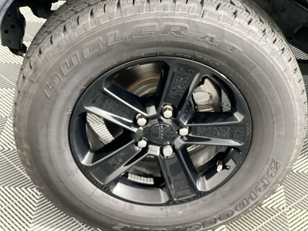 Used 2020 Silver Jeep Unlimited Sport Altitude image 11