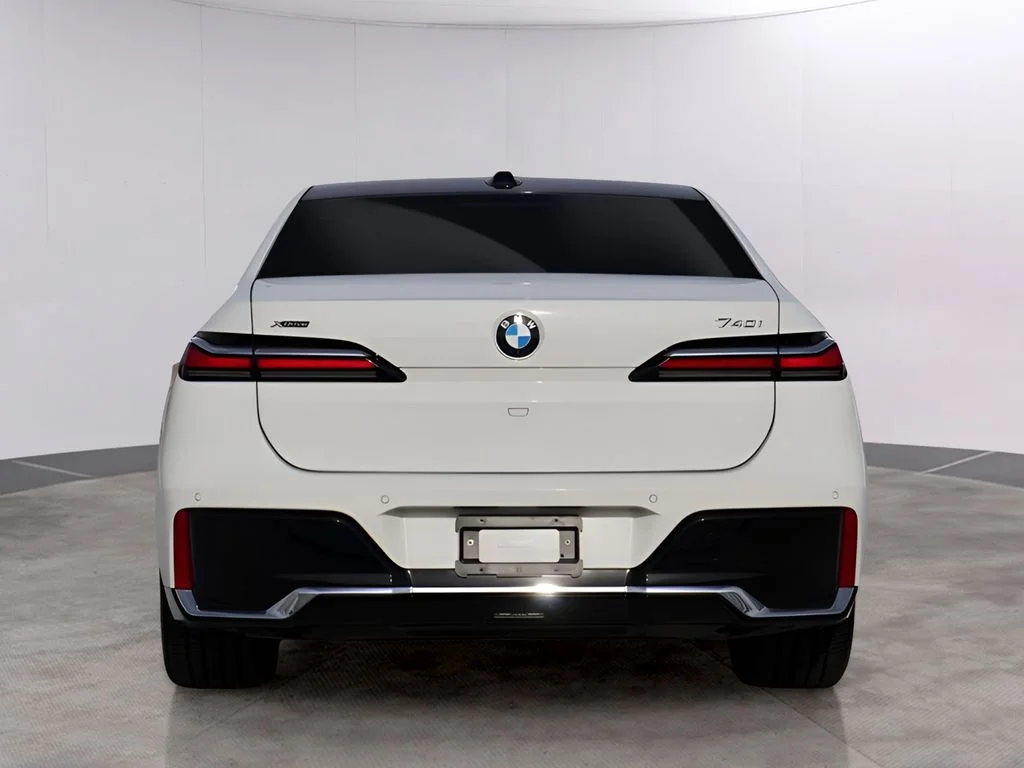 2025 BMW 7 Series 740i - Photo 6