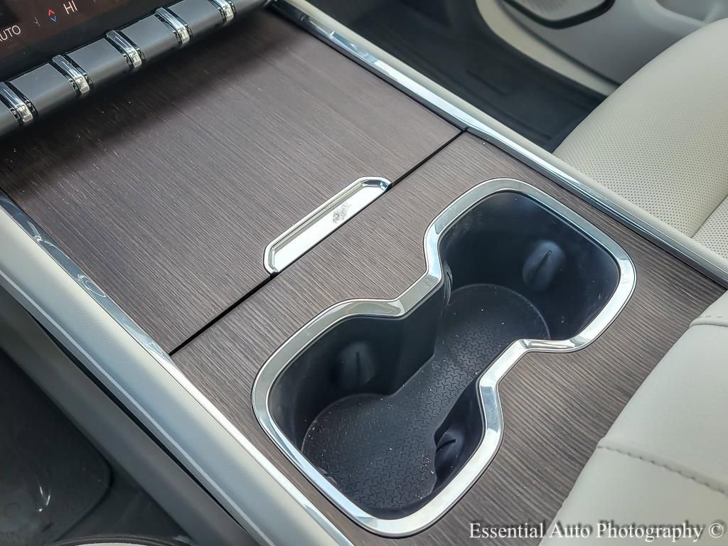 2024 GMC ACADIA - Image 17