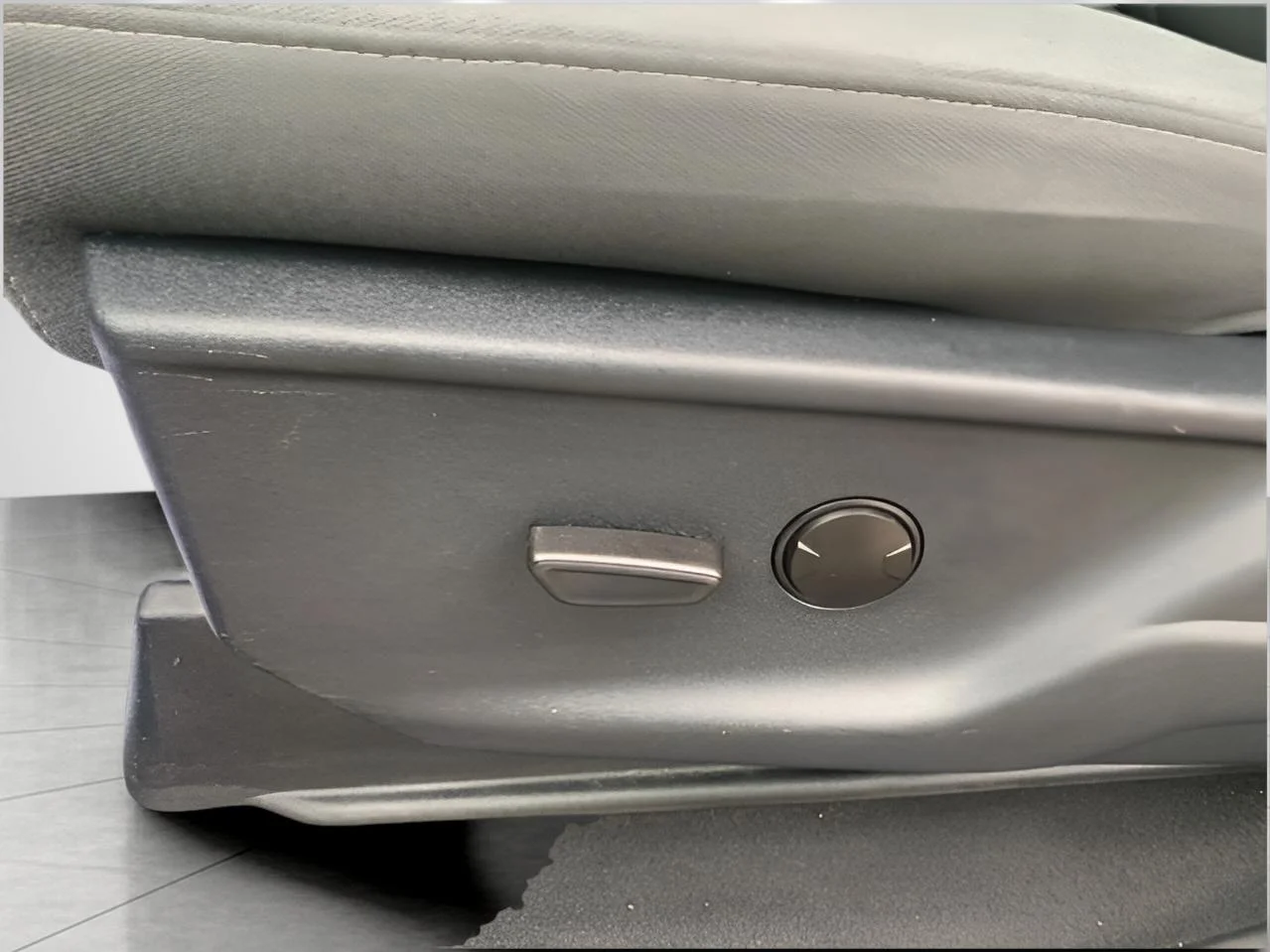 Used 2025 Gray Ford XLT image 3