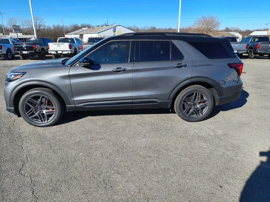 New 2026 Carbonized Gray Metallic Ford ST-Line image 2