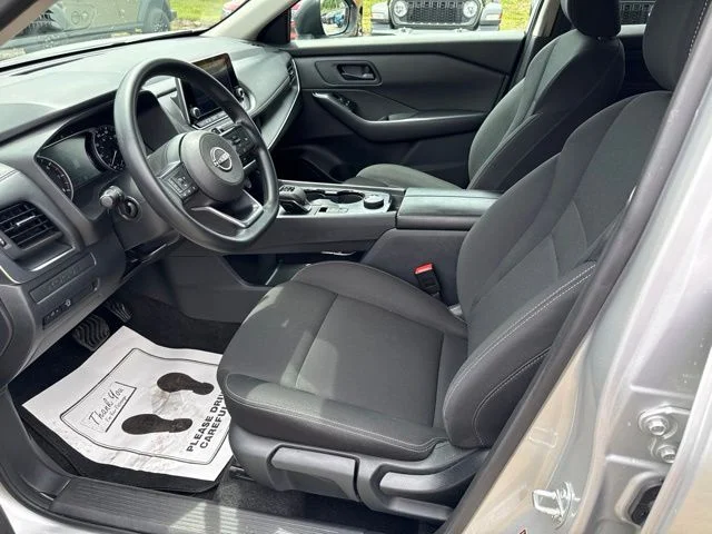 Used 2024 Silver Nissan S image 18
