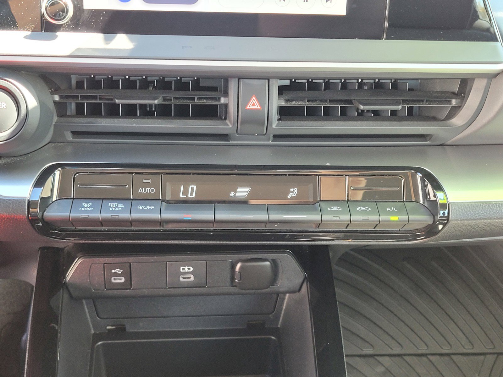 Used 2023 White Toyota  image 21