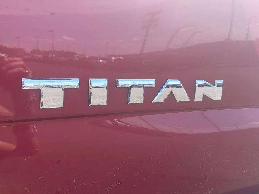 Used 2017 Cayenne Red Nissan SV image 31