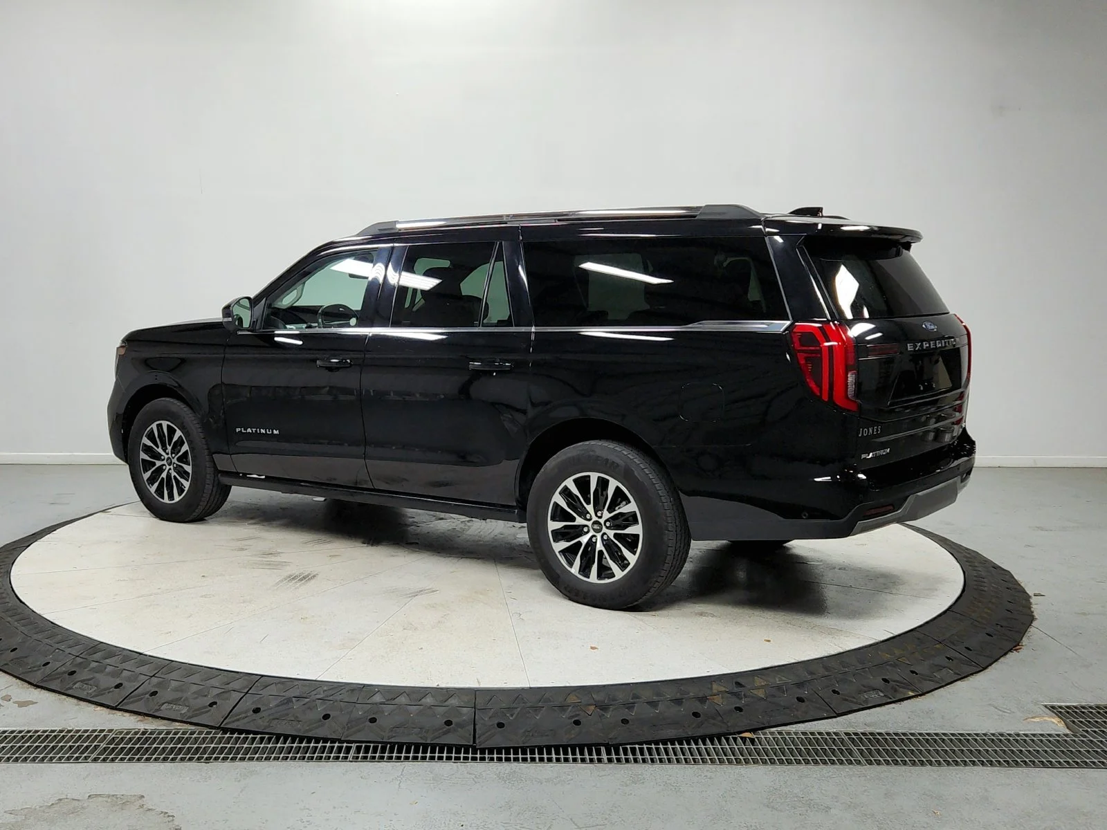 Used 2025 Black Ford Platinum image 6