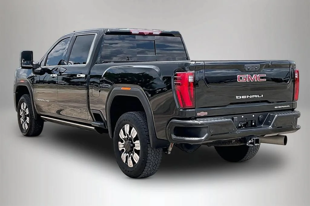 Used 2024 Onyx Black GMC Denali image 4