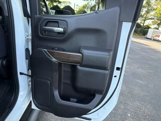 Used 2019 SUMMIT WHITE Chevrolet RST image 16