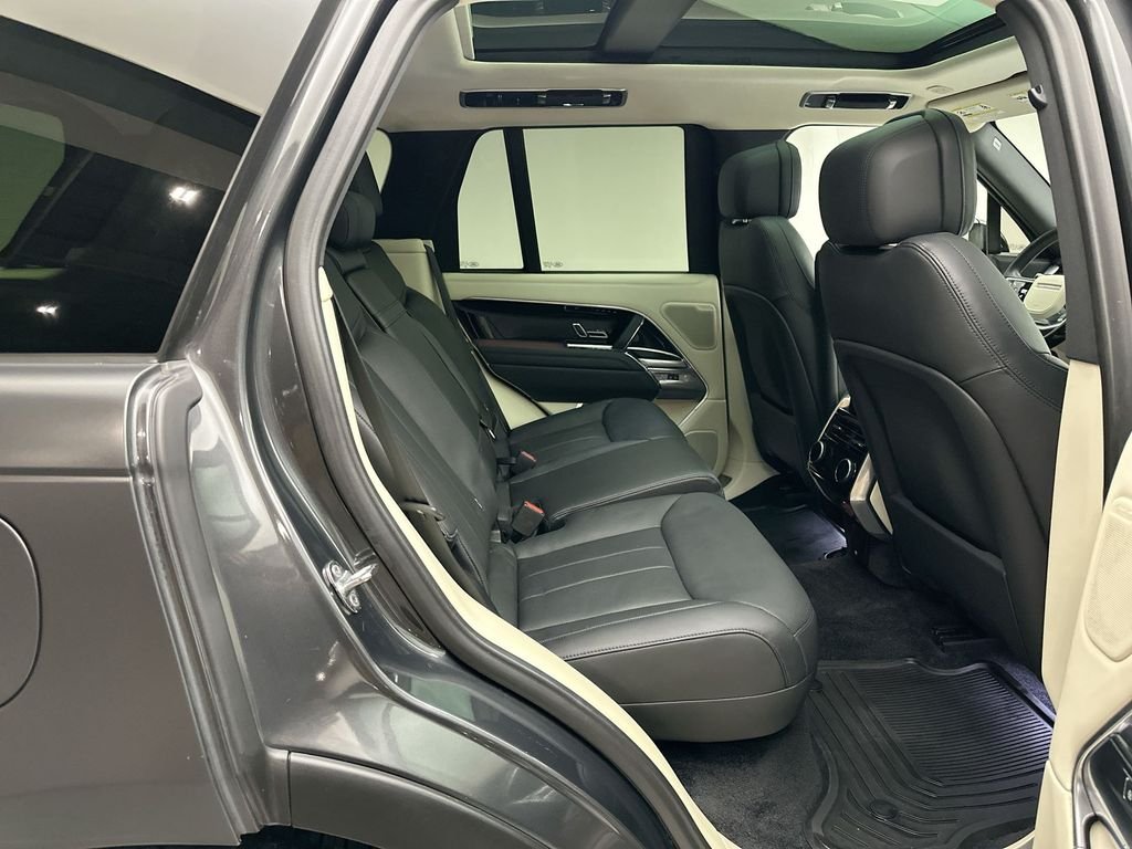 Used 2024 Santorini Black Metallic Land Rover SE image 19