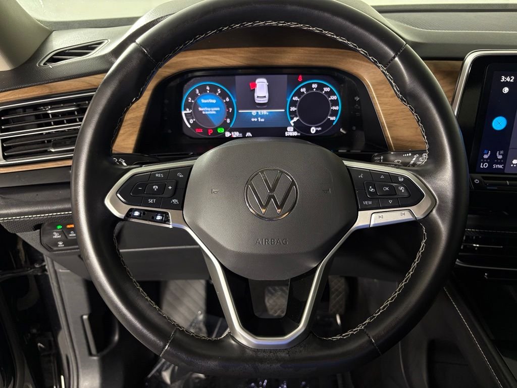 Used 2024 Black Volkswagen 2.0T SE w/Technology image 19