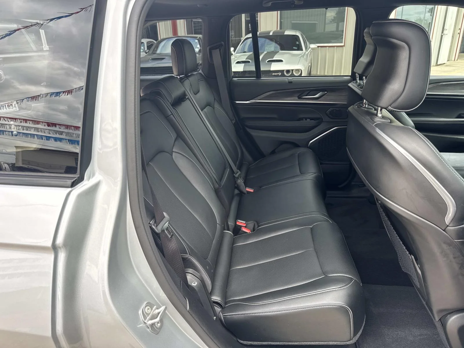 Used 2022 Silver Zynith Jeep Overland image 9