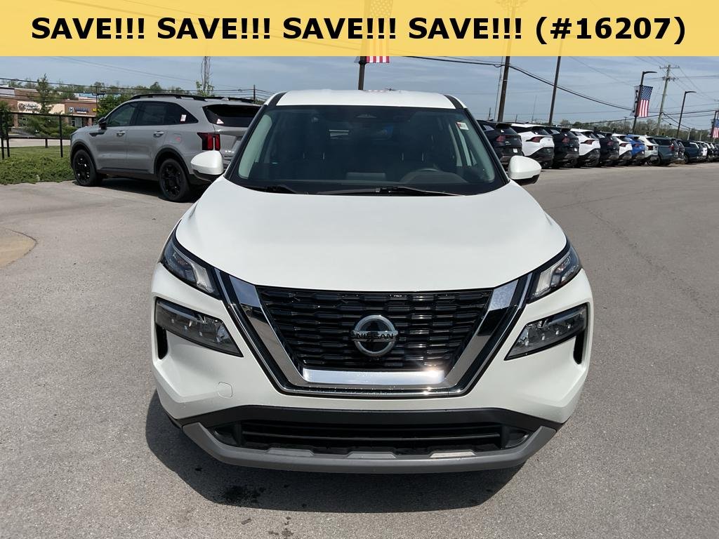 Used 2021 Pearl White Tricoat Nissan SV image 3