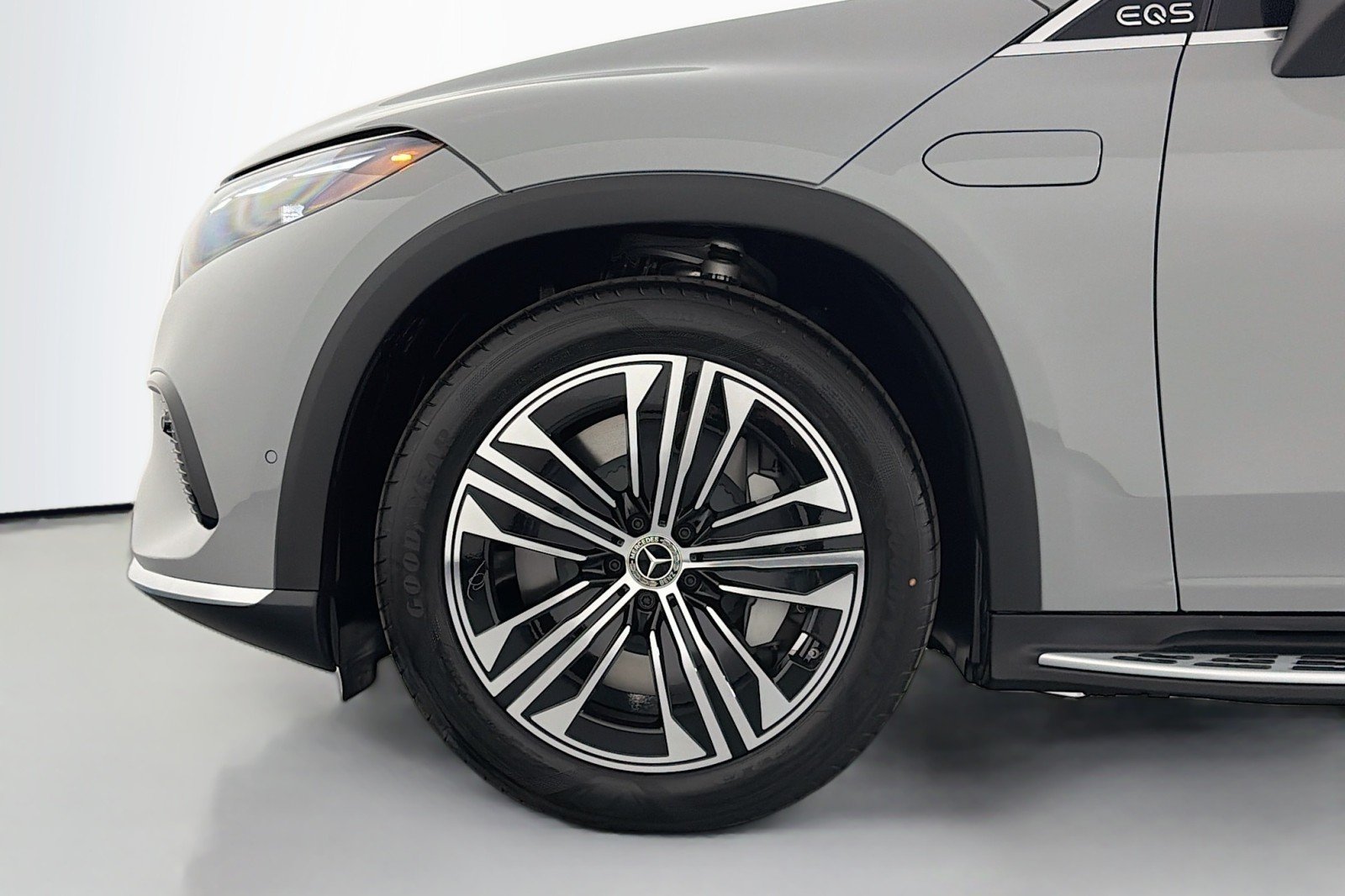 New 2026 MANUFAKTUR Alpine Grey Mercedes-Benz EQS 400 4MATIC® SUV image 9