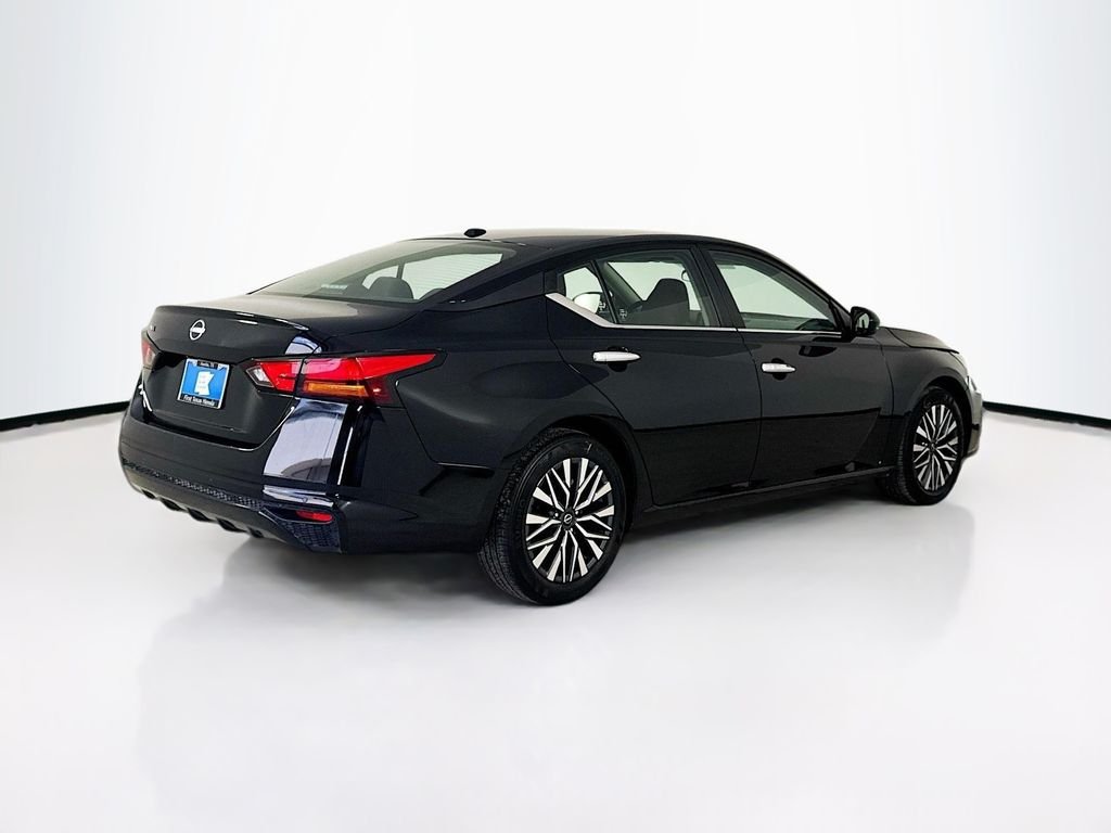 Used 2025 Super Black Clearcoat Nissan 2.5 SV image 7