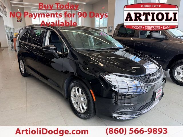 2024 Chrysler Voyager LX's photo