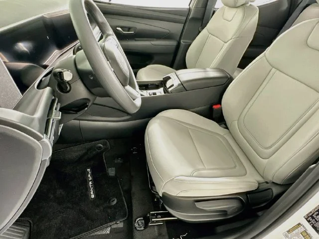 New 2027 White Hyundai SE image 10