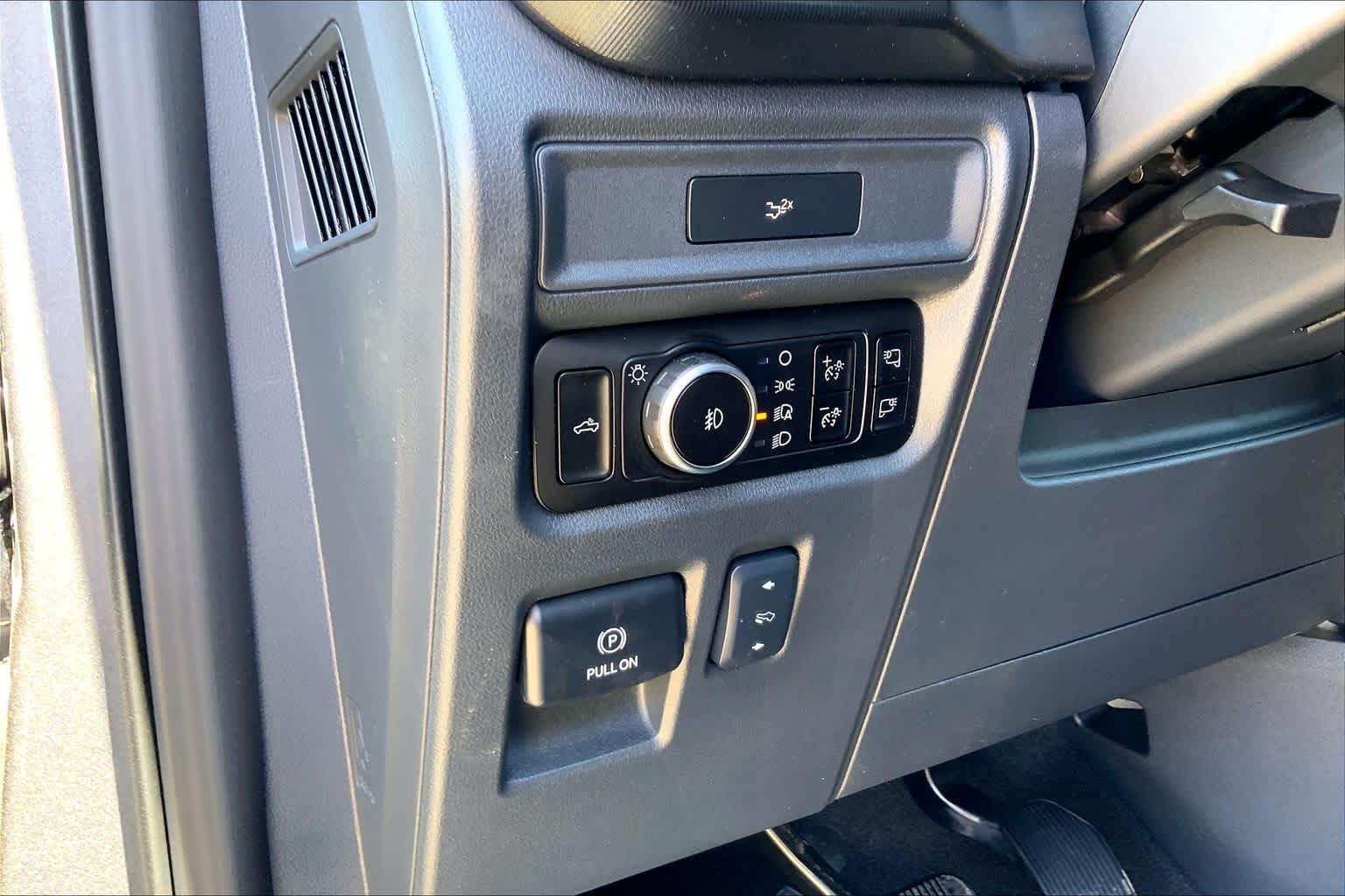 New 2026 Carbonized Gray Metallic Ford Lariat® image 18