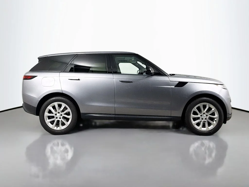 Used 2024 Gray Land Rover SE image 4