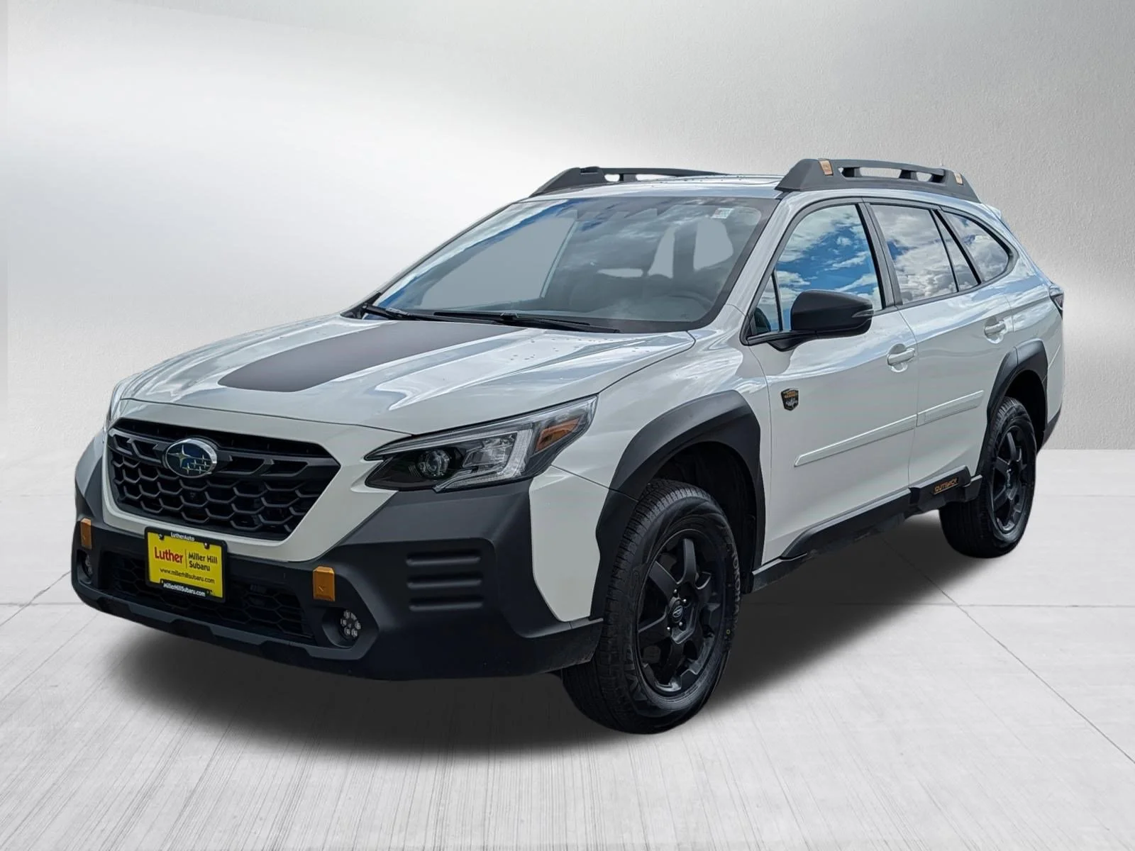Used 2023 Crystal White Pearl Subaru Wilderness image 3