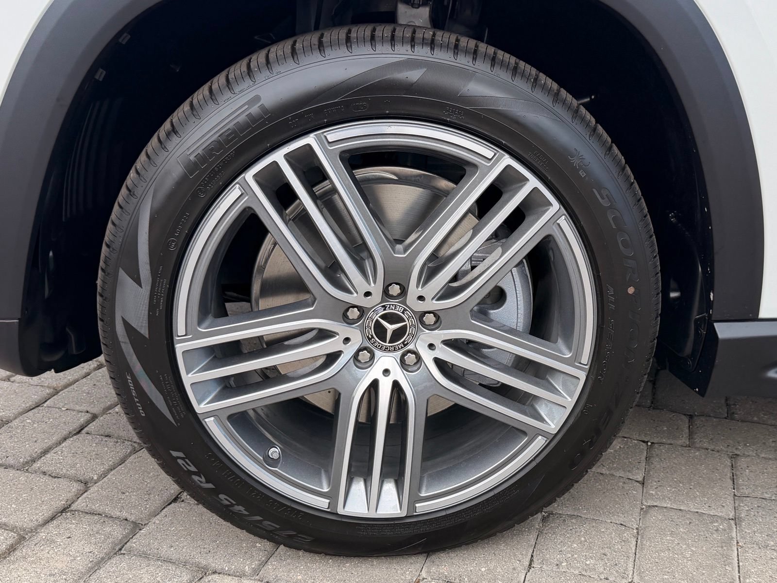 New 2026 Polar White Mercedes-Benz GLS 450 image 41