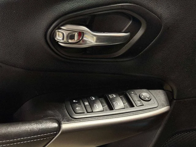 Used 2021 Blue Jeep Latitude image 18