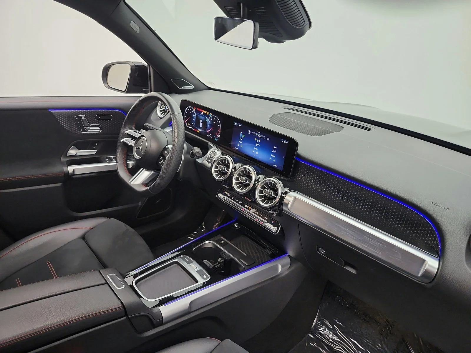Used 2024 Night Black Mercedes-Benz GLB 250 SUV image 19