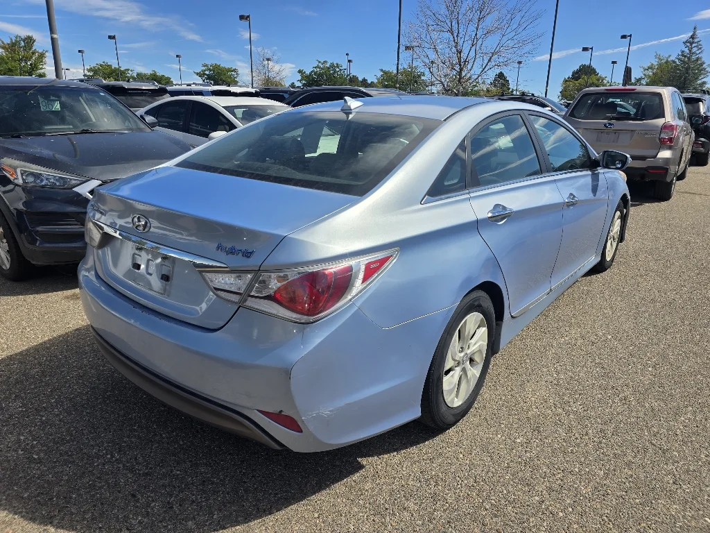 Used 2013 Blue Sky Metallic Hyundai  image 6
