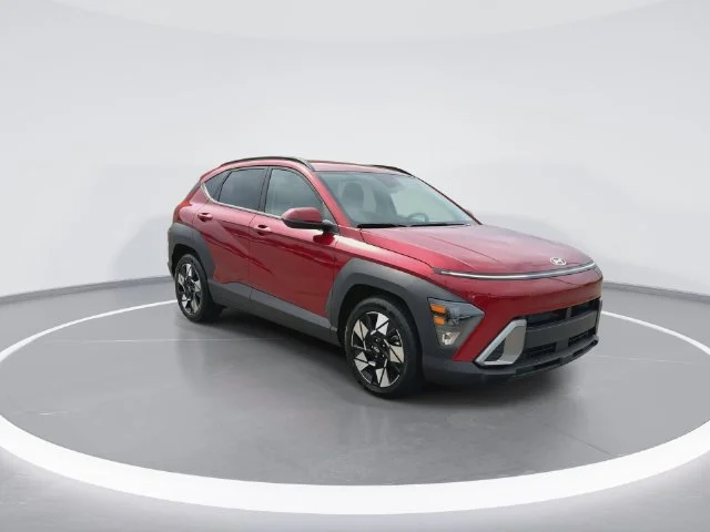 Used 2025 Red Hyundai SEL image 2