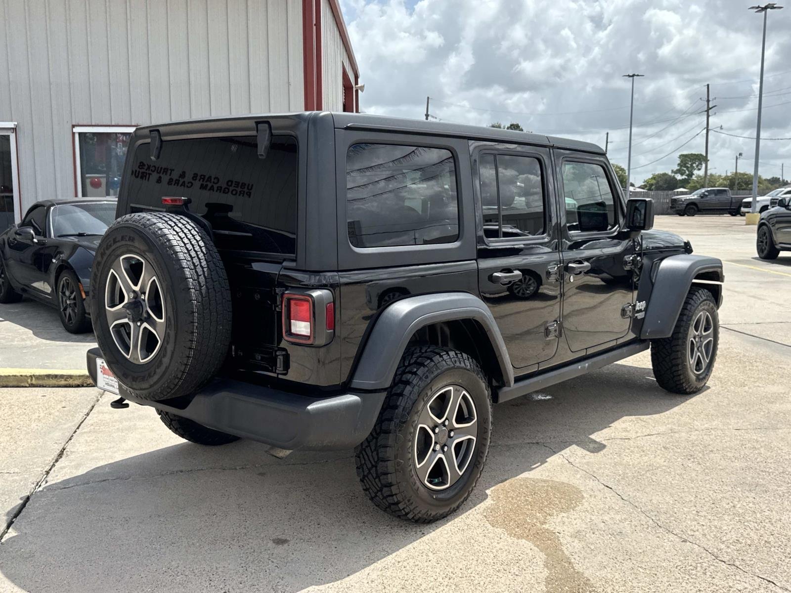 Used 2020 Black Clearcoat Jeep Sport S image 7