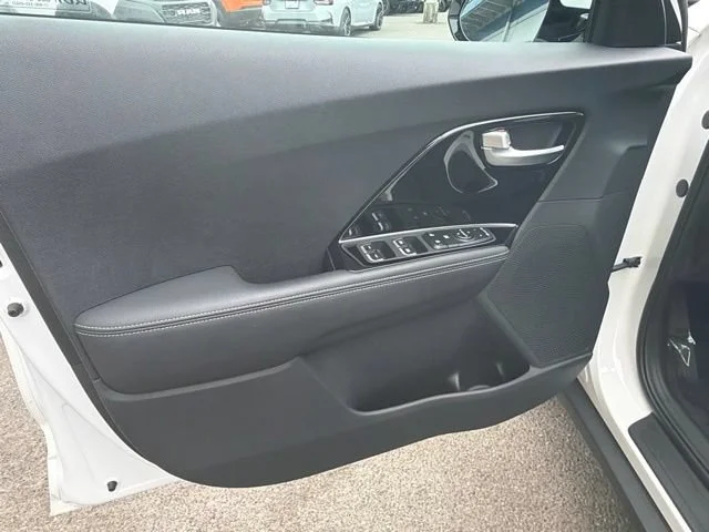 Used 2022 Snow White Pearl Kia EX image 16