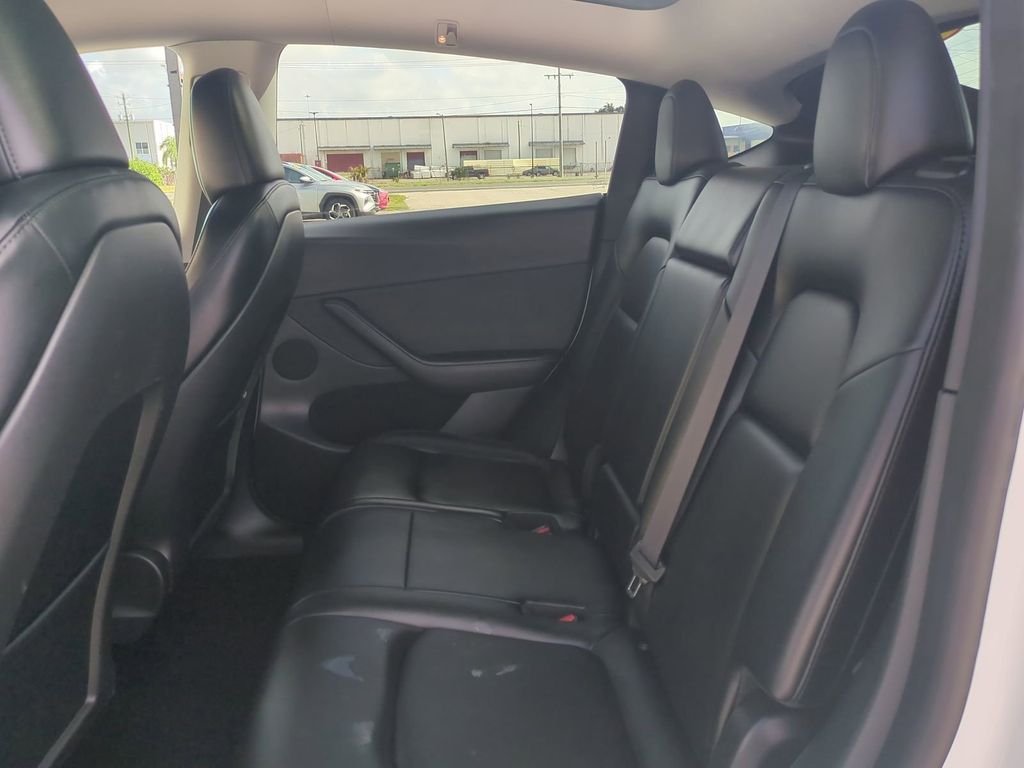 2024 Tesla Model Y Long Range - Photo 16
