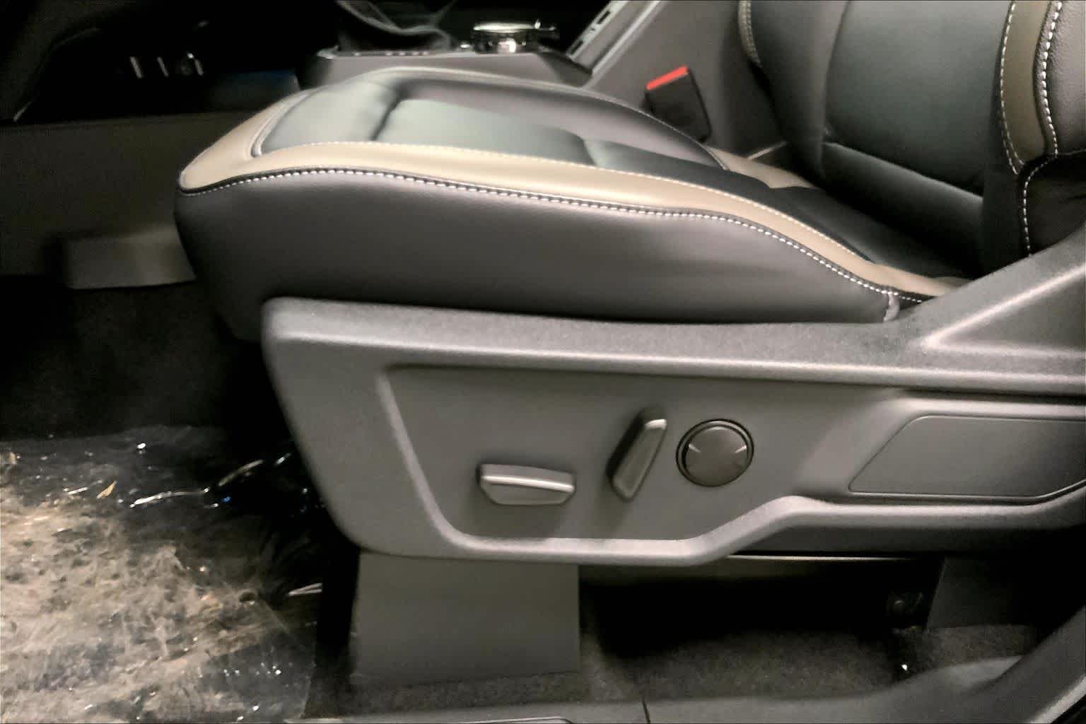 New 2026 Shadow Black Ford Outer Banks® image 19