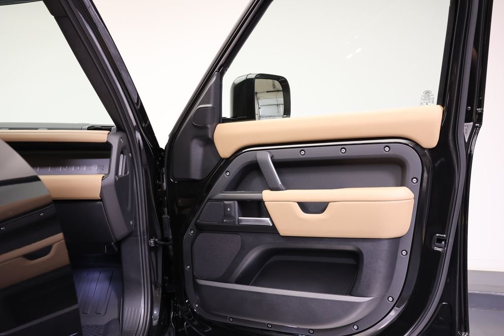 2026 Land Rover Defender V8 - Photo 36