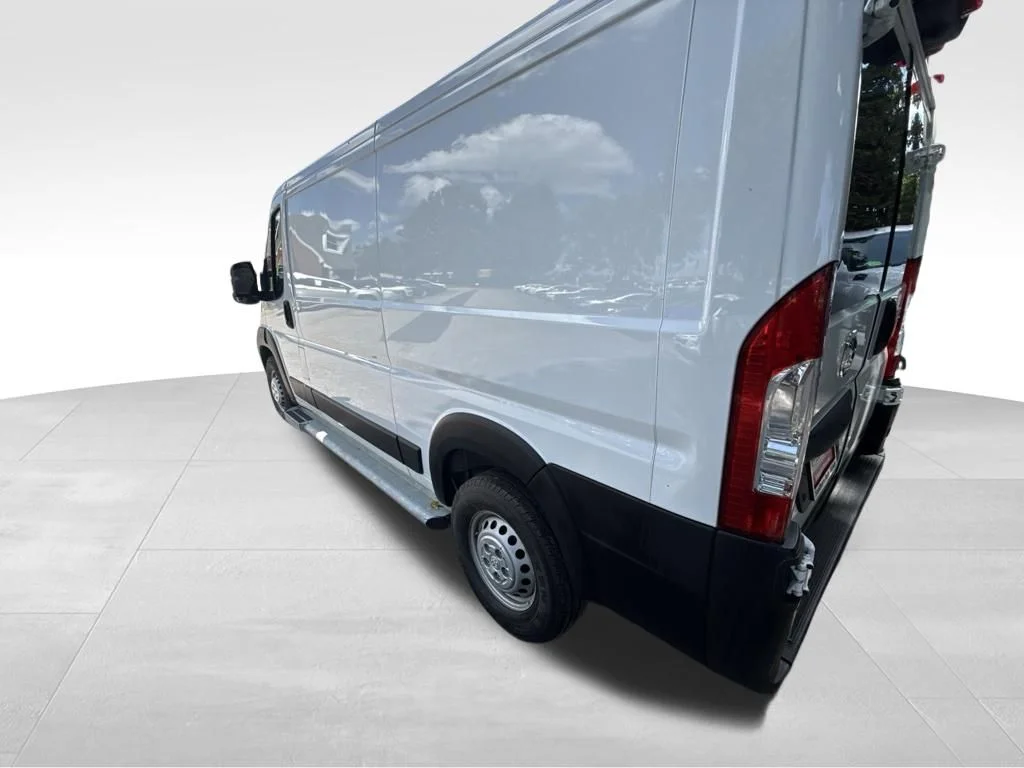 Used 2025 White Ram Base image 3
