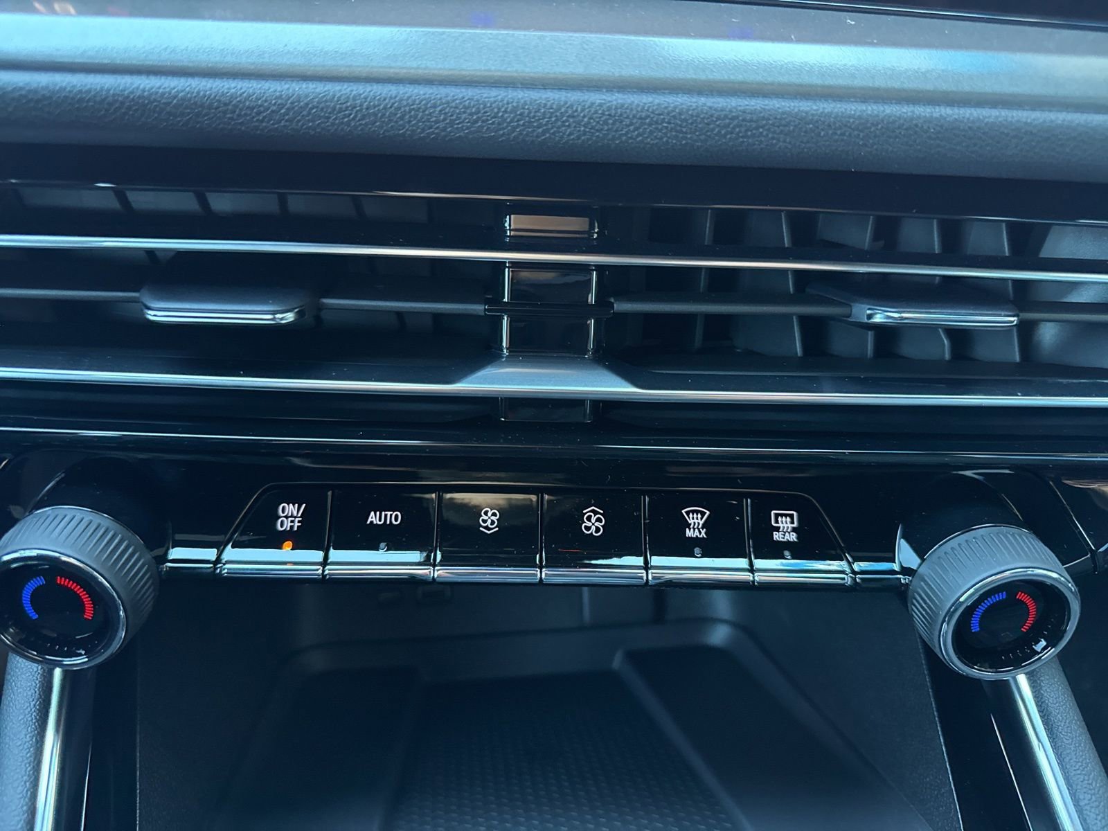 2026 Chevrolet Traverse LT - Photo 24