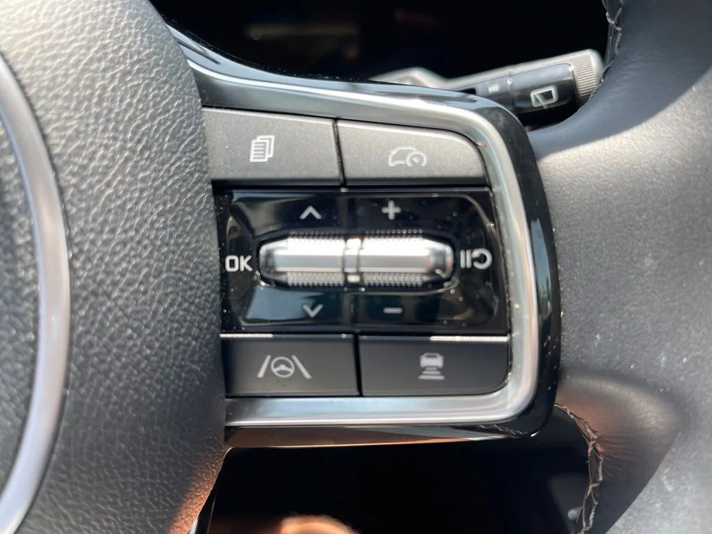 Used 2022 White Nissan SV image 1