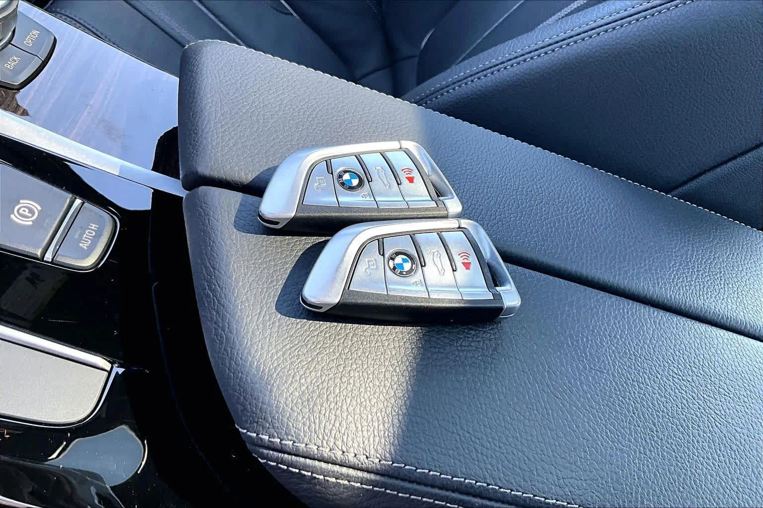 Used 2019 Black Sapphire Metallic BMW 530i xDrive image 14