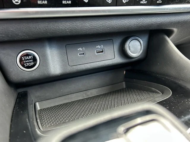 Used 2021 White Nissan SL image 44