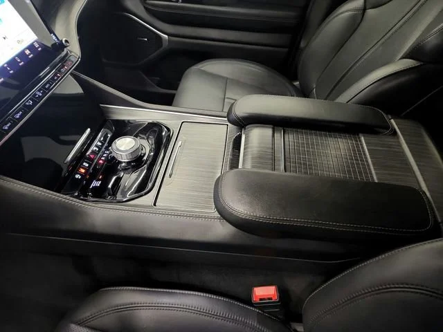 2024 Jeep Wagoneer L Series II - Photo 21