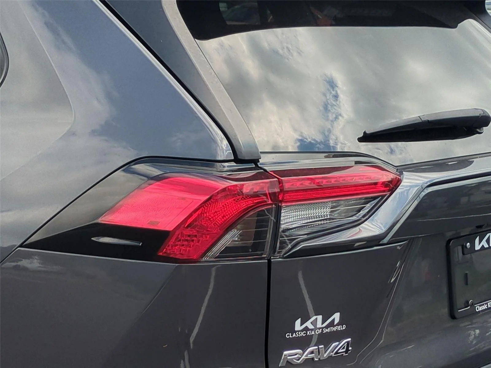 2024 Toyota RAV4 XLE - Photo 18