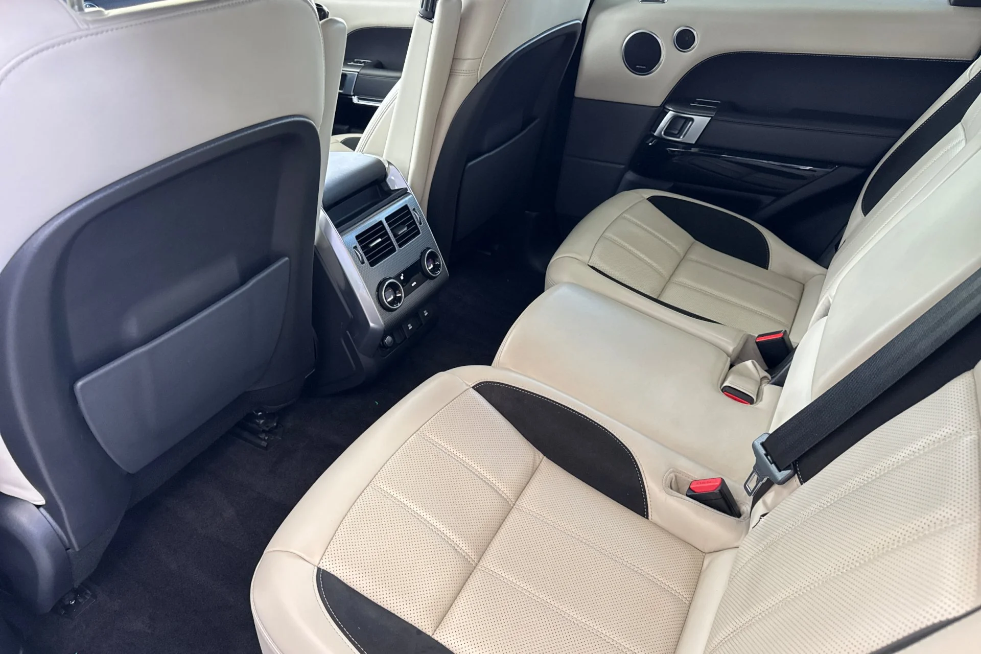 Used 2021 Santorini Black Metallic Land Rover HSE Dynamic image 4