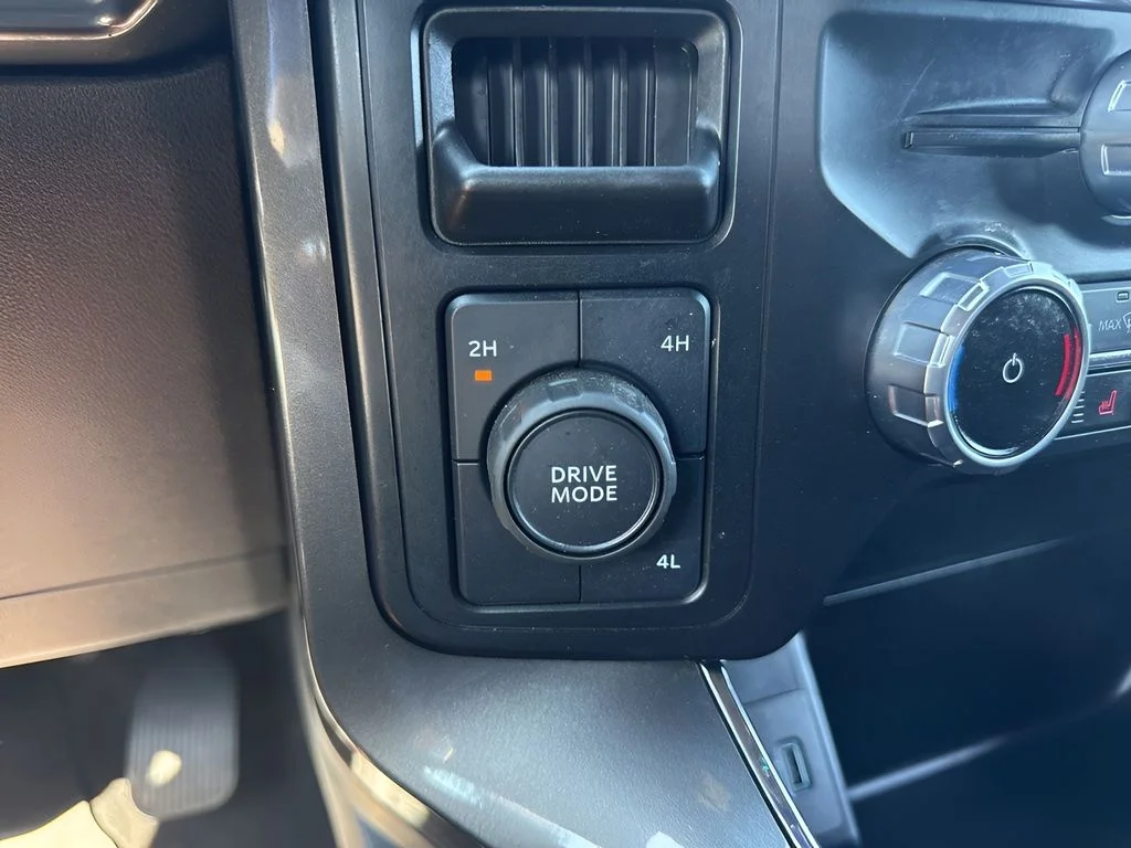 Used 2023 Black Ford XLT image 9