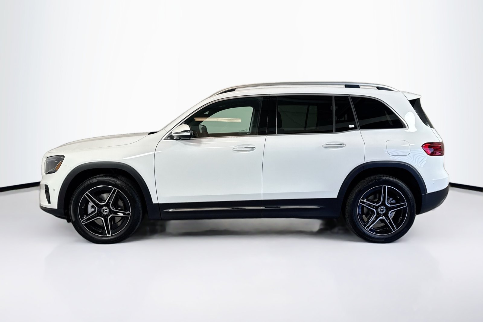New 2026 Polar White Mercedes-Benz GLB 250 image 8