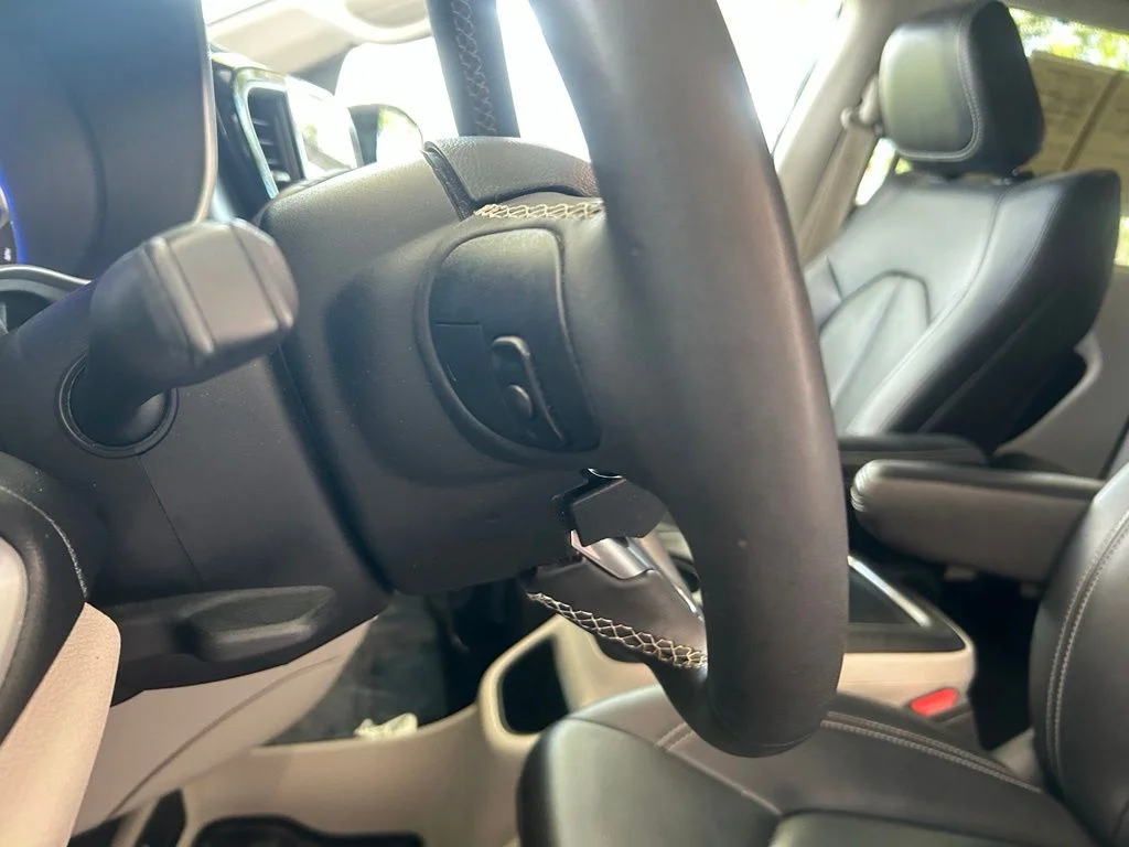 Used 2024 Black Chrysler Touring L image 41