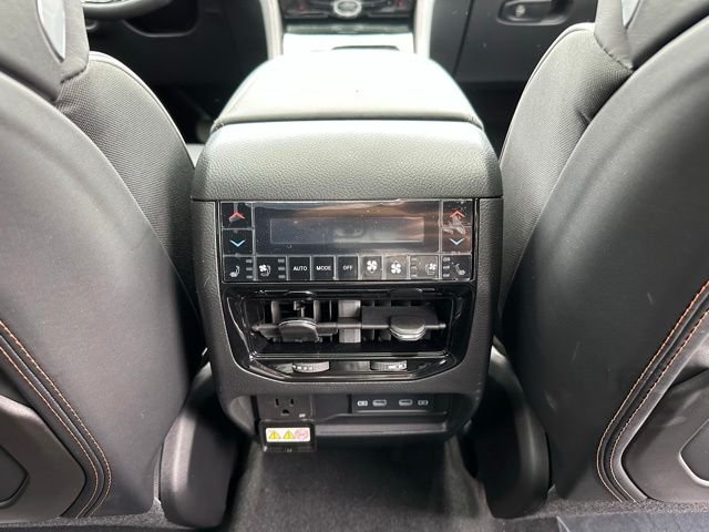 New 2026 Bright White Clear-Coat Exterior Paint Jeep Summit image 31