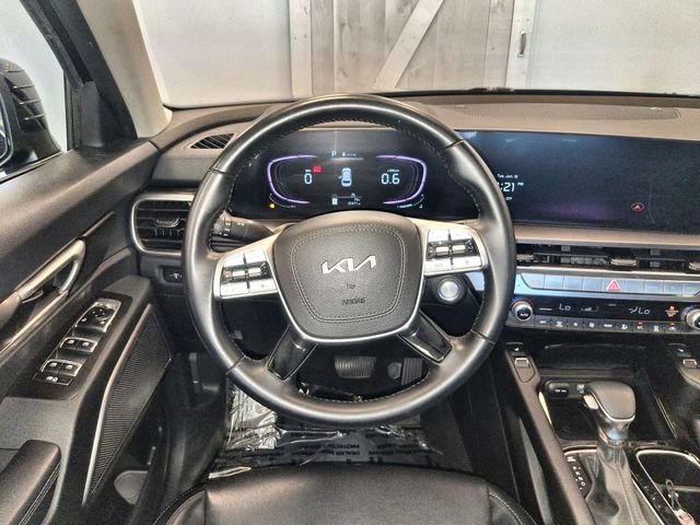Used 2025 Black Kia S image 14