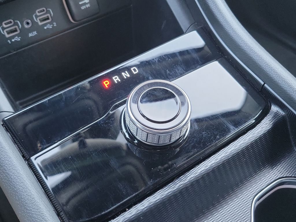 Used 2024 White Jeep Laredo image 27