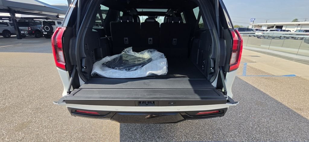 New 2026 Star White Metallic Tri-Coat Ford MAX Platinum® image 12