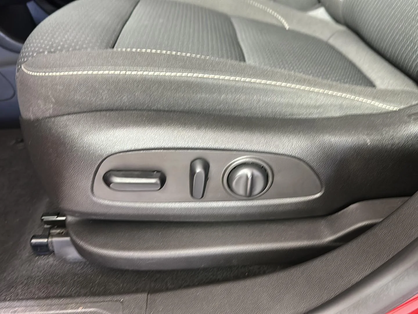 Used 2021 Cayenne Red Tintcoat GMC SLE image 14