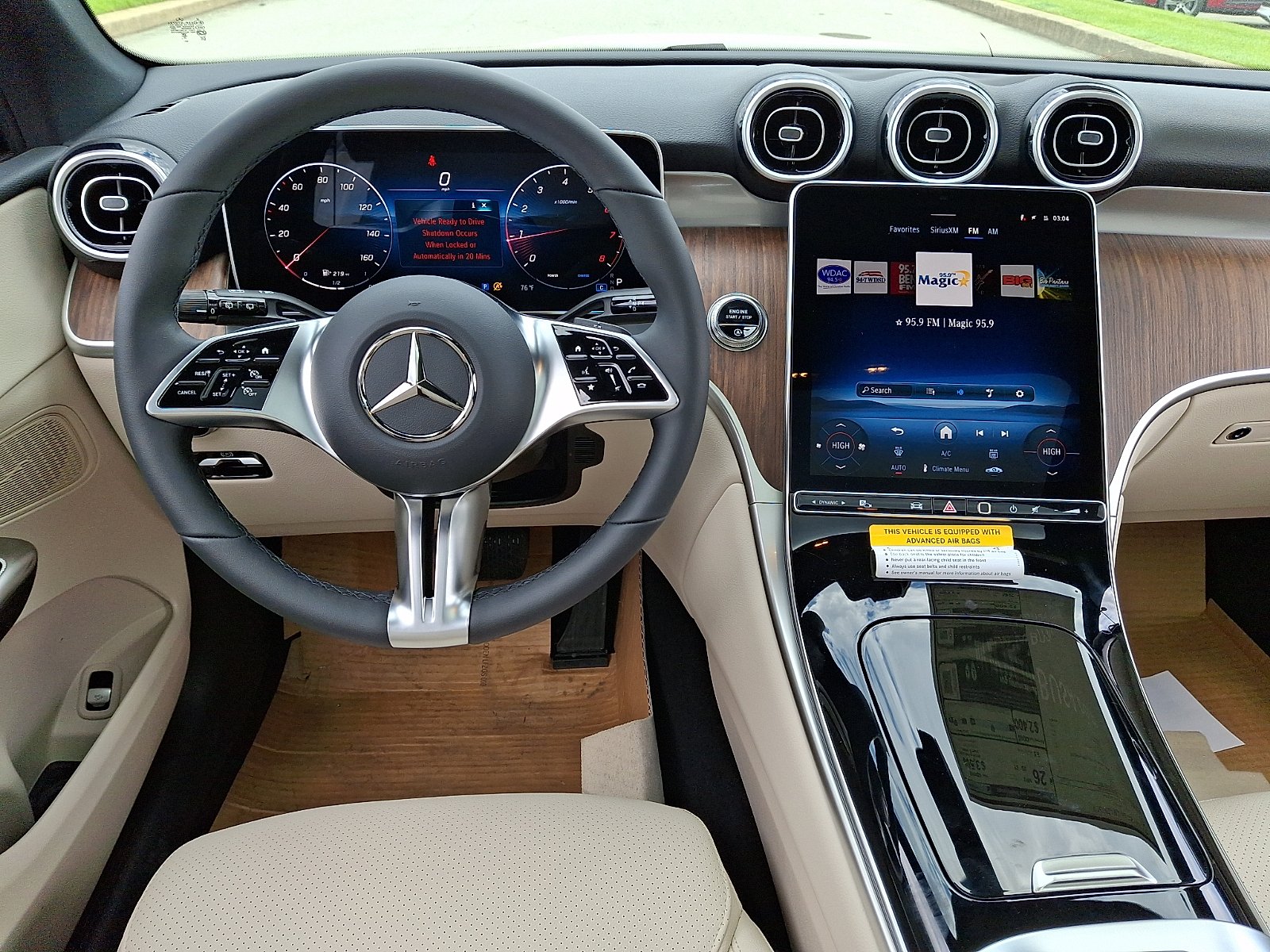 New 2026 Polar White Mercedes-Benz GLC 300 image 9